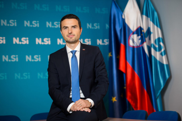 V ŽIVO: Na volilnem kongresu Tonin po tretji mandat na čelu NSi